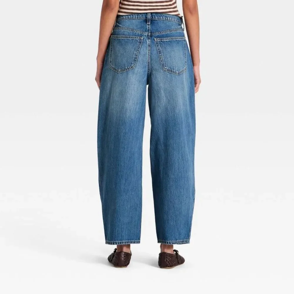Women's High-Rise Easy Barrel Jeans - Universal Thread Medium Wash 0 Short